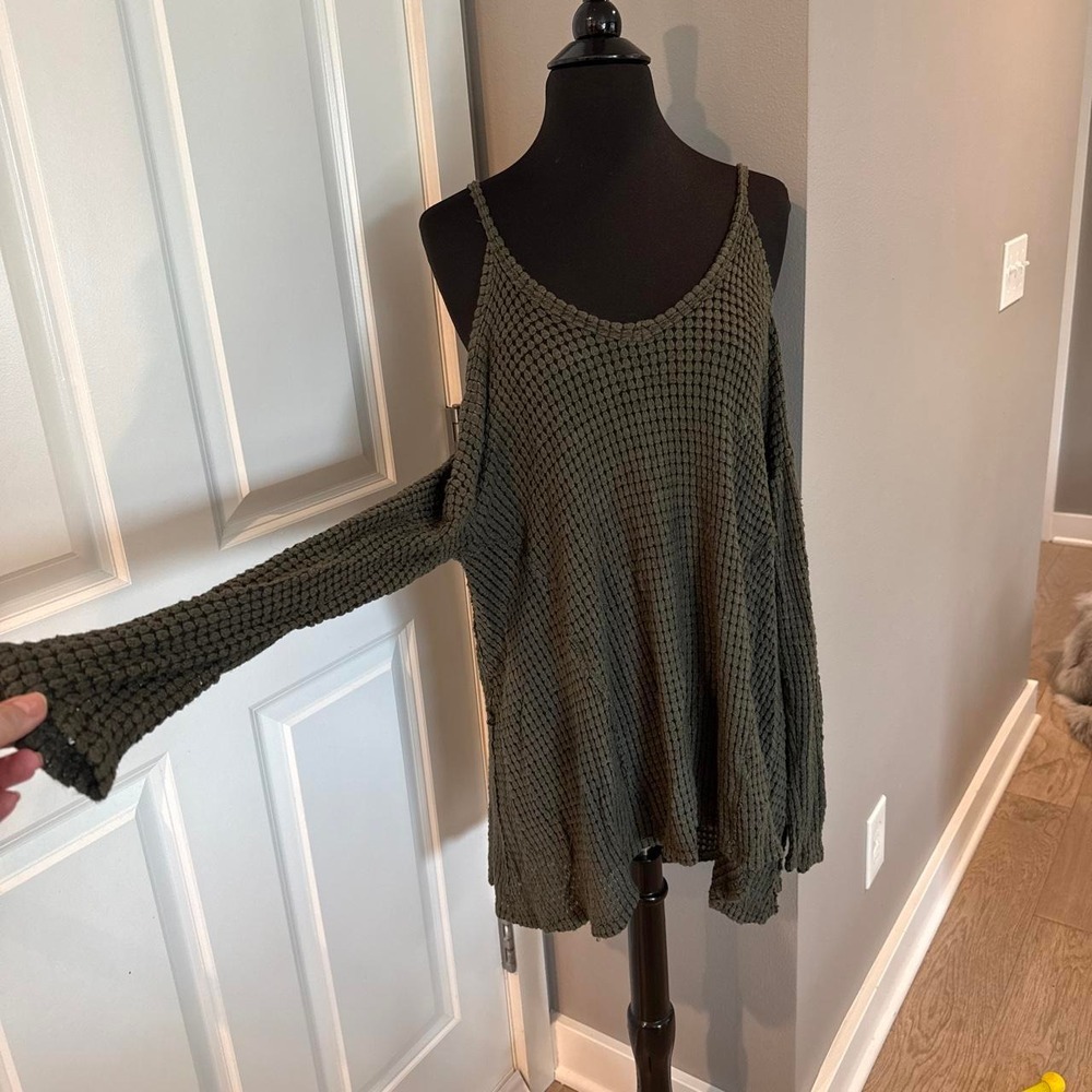 Boutique waffle knit open shoulder, long sleeve